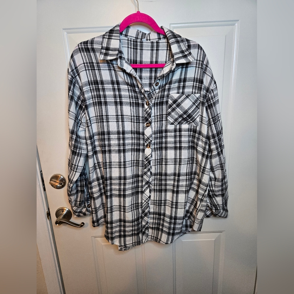 Source Unknown Black and White Plaid Button Down Shirt